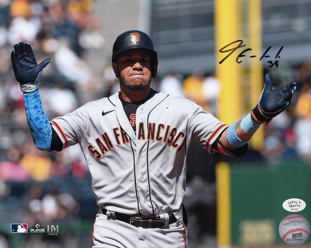 Thairo Estrada San Francisco Giants Autographed 8x10 Photo (Horizontal, Hands Up, Gray Jersey)